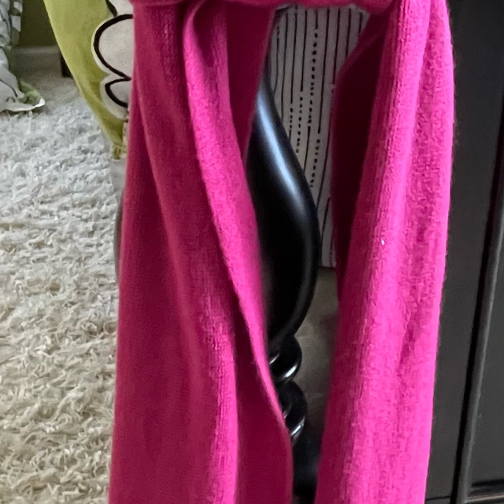 Dark Pink scarf with fringes - Picture 3 of 3